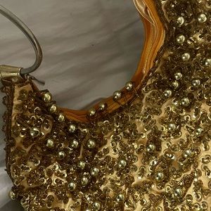 🎉🍾Holiday Swag!! Christmas sling! New Years must have purse.👜 !